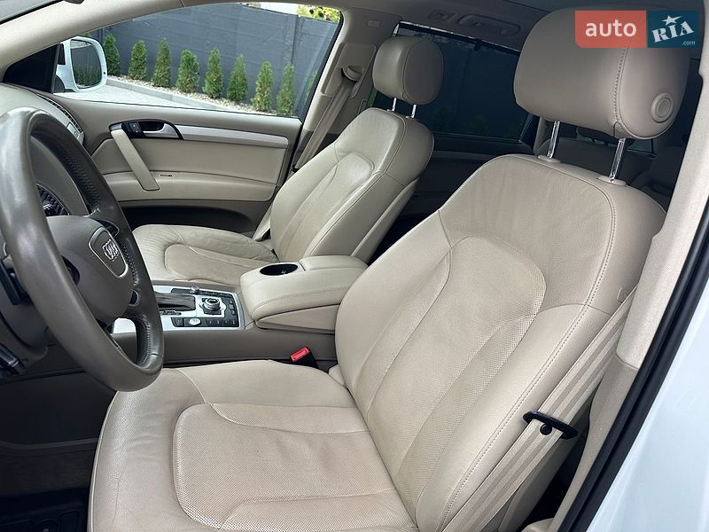 Позашляховик / Кросовер Audi Q7 2015 в Дубні