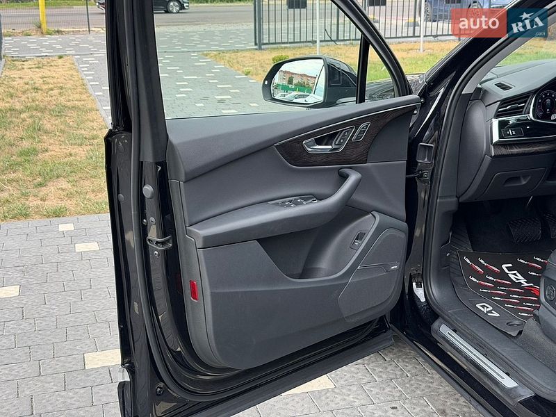 Позашляховик / Кросовер Audi Q7 2019 в Ужгороді