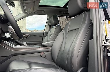 Позашляховик / Кросовер Audi Q7 2019 в Ужгороді