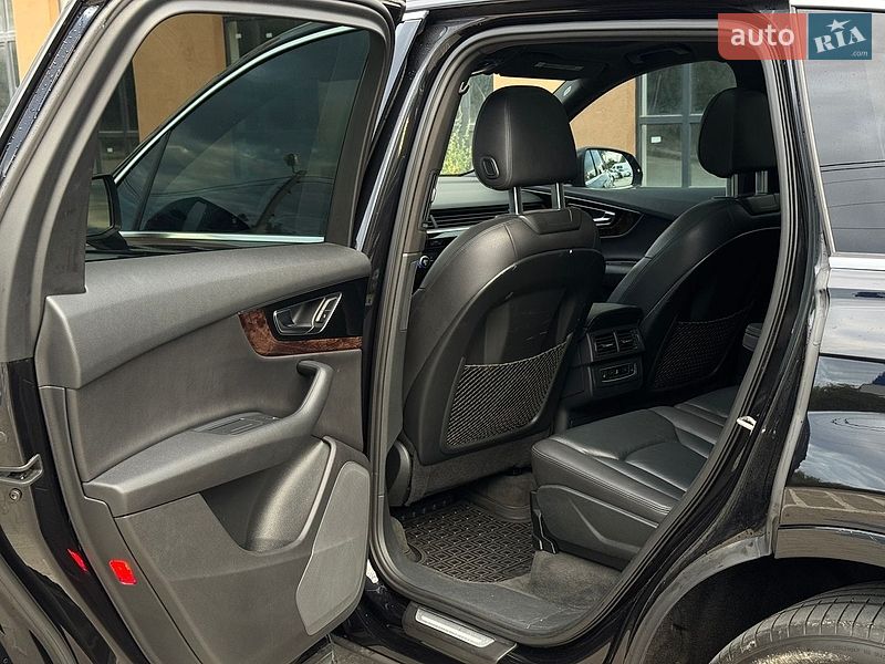 Позашляховик / Кросовер Audi Q7 2016 в Вінниці