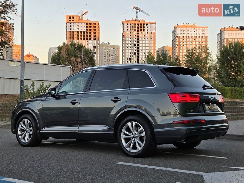 Позашляховик / Кросовер Audi Q7 2015 в Києві