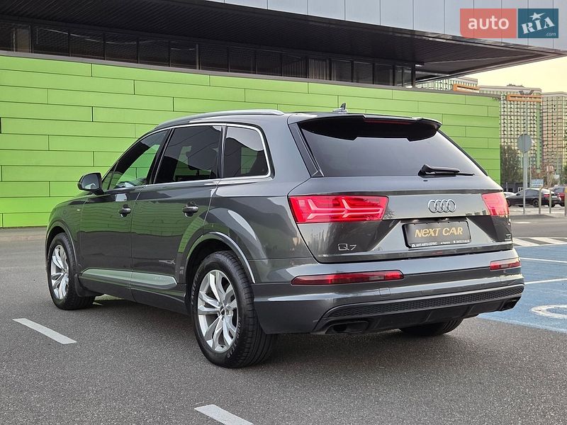 Позашляховик / Кросовер Audi Q7 2015 в Києві