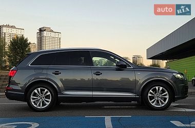 Позашляховик / Кросовер Audi Q7 2015 в Києві