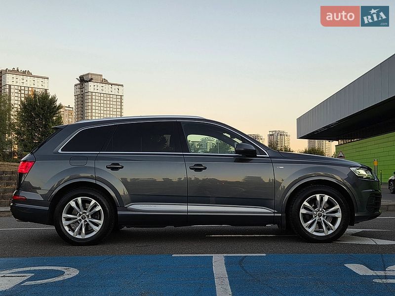 Позашляховик / Кросовер Audi Q7 2015 в Києві