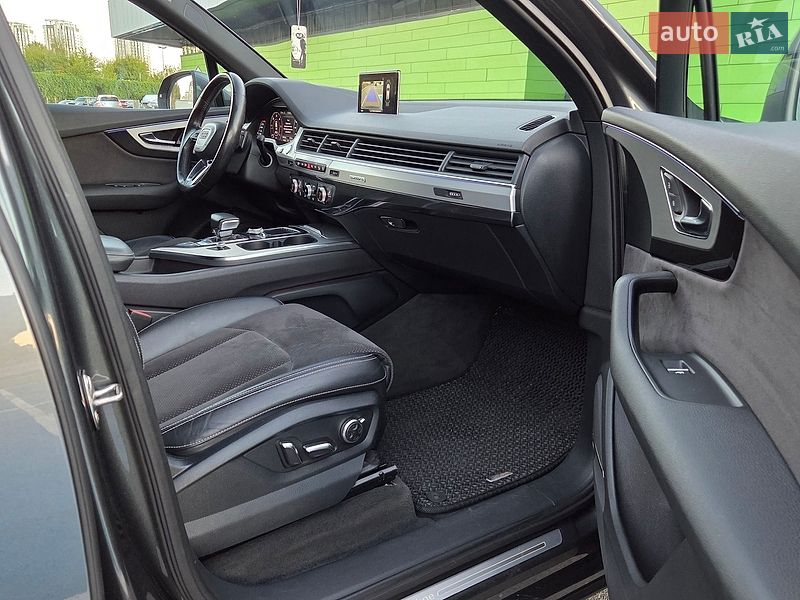 Позашляховик / Кросовер Audi Q7 2015 в Києві