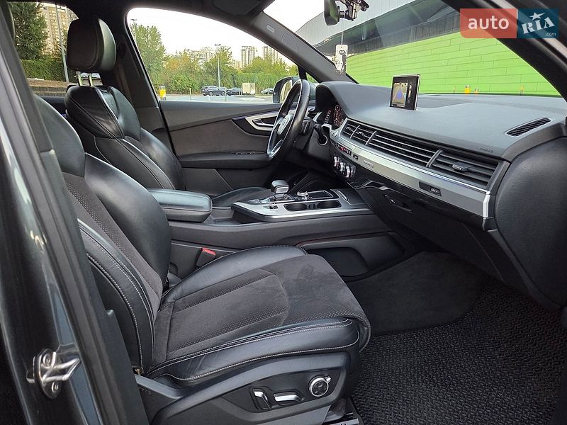 Позашляховик / Кросовер Audi Q7 2015 в Києві