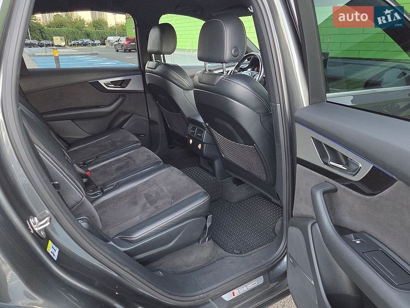 Позашляховик / Кросовер Audi Q7 2015 в Києві