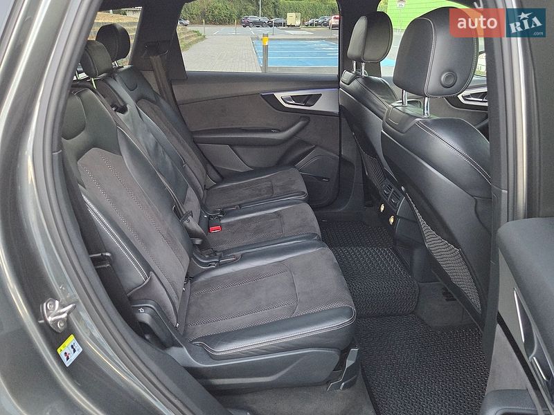 Позашляховик / Кросовер Audi Q7 2015 в Києві