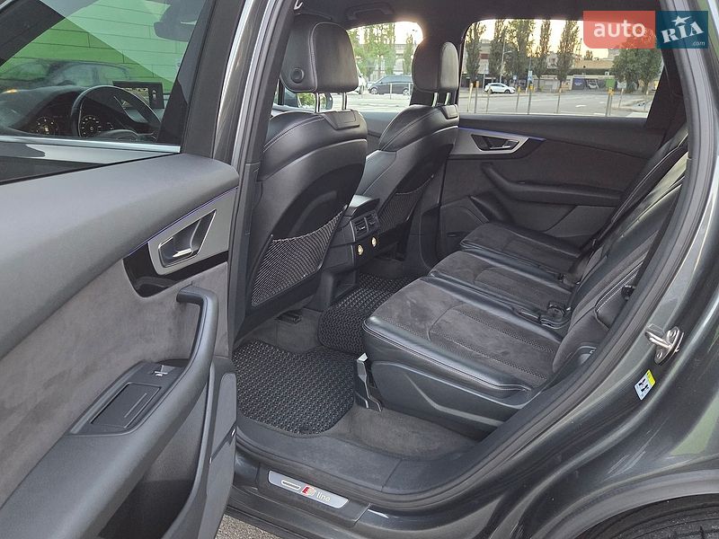 Позашляховик / Кросовер Audi Q7 2015 в Києві