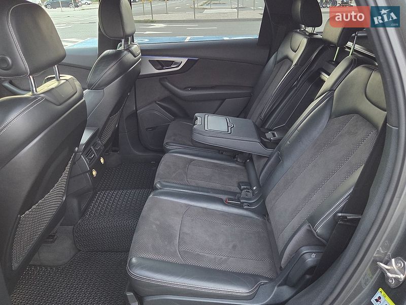 Позашляховик / Кросовер Audi Q7 2015 в Києві