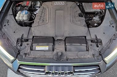 Позашляховик / Кросовер Audi Q7 2015 в Києві