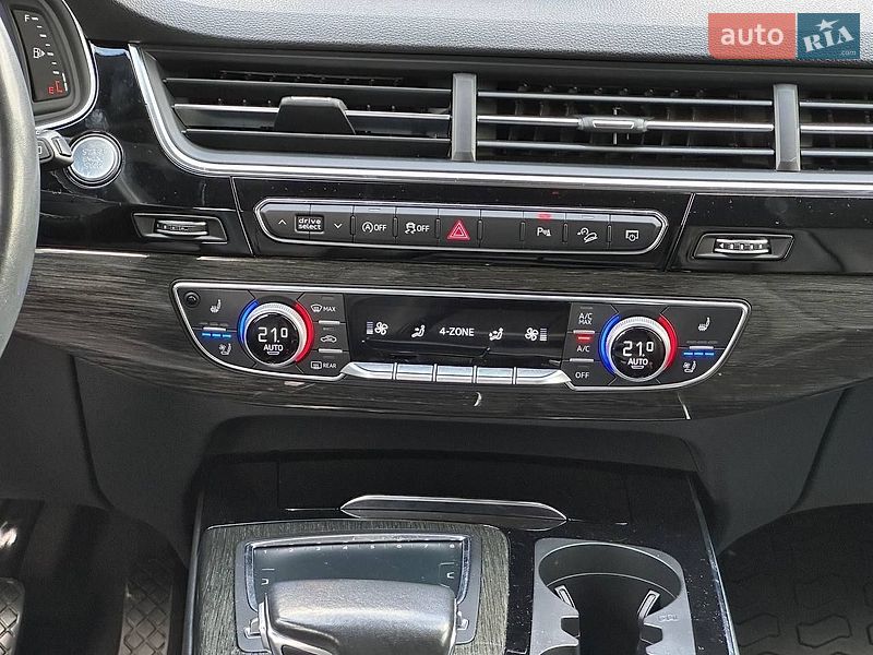 Позашляховик / Кросовер Audi Q7 2017 в Луцьку