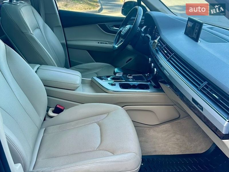 Позашляховик / Кросовер Audi Q7 2017 в Львові