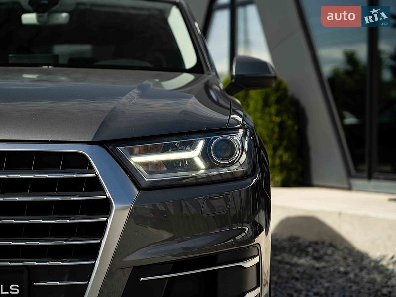 Позашляховик / Кросовер Audi Q7 2016 в Чернівцях