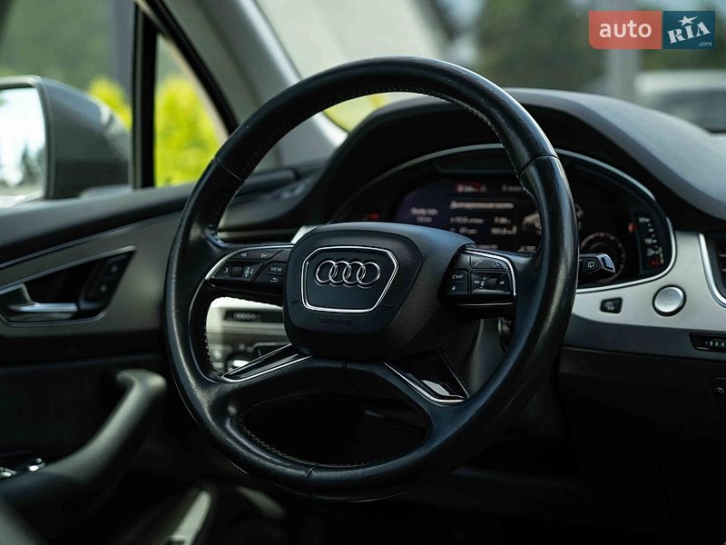 Позашляховик / Кросовер Audi Q7 2016 в Чернівцях