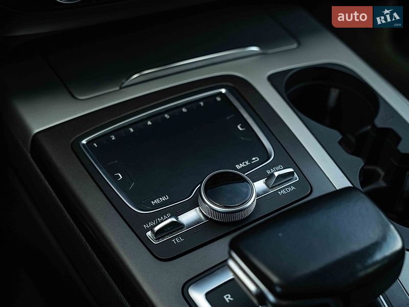 Позашляховик / Кросовер Audi Q7 2016 в Чернівцях