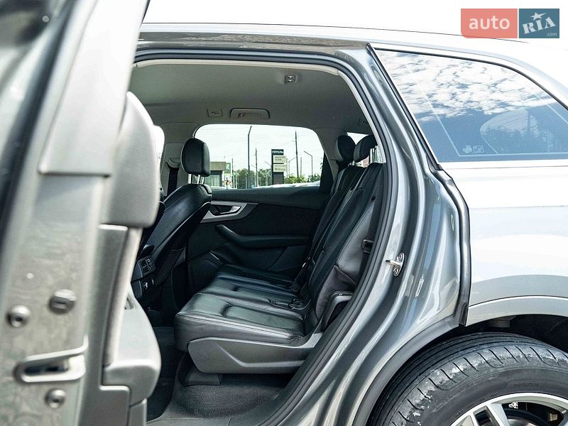 Позашляховик / Кросовер Audi Q7 2016 в Чернівцях