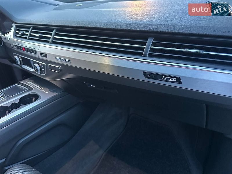 Позашляховик / Кросовер Audi Q7 2016 в Рівному