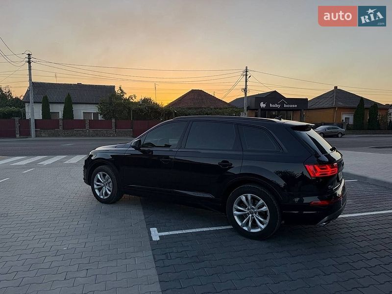 Позашляховик / Кросовер Audi Q7 2016 в Виноградові