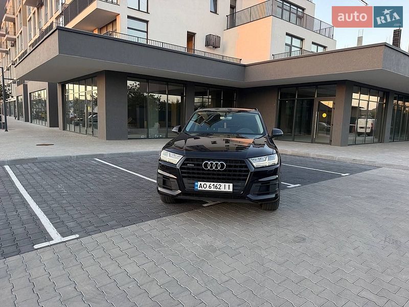 Позашляховик / Кросовер Audi Q7 2016 в Виноградові