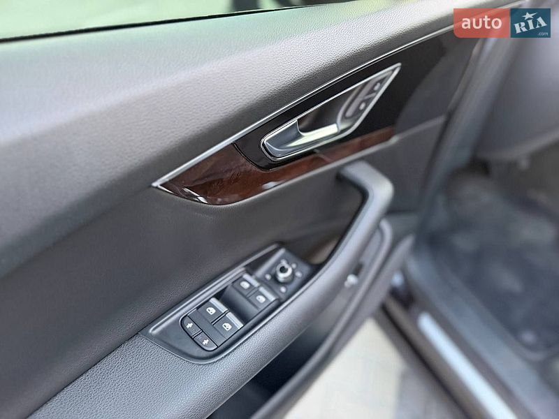 Позашляховик / Кросовер Audi Q7 2016 в Виноградові