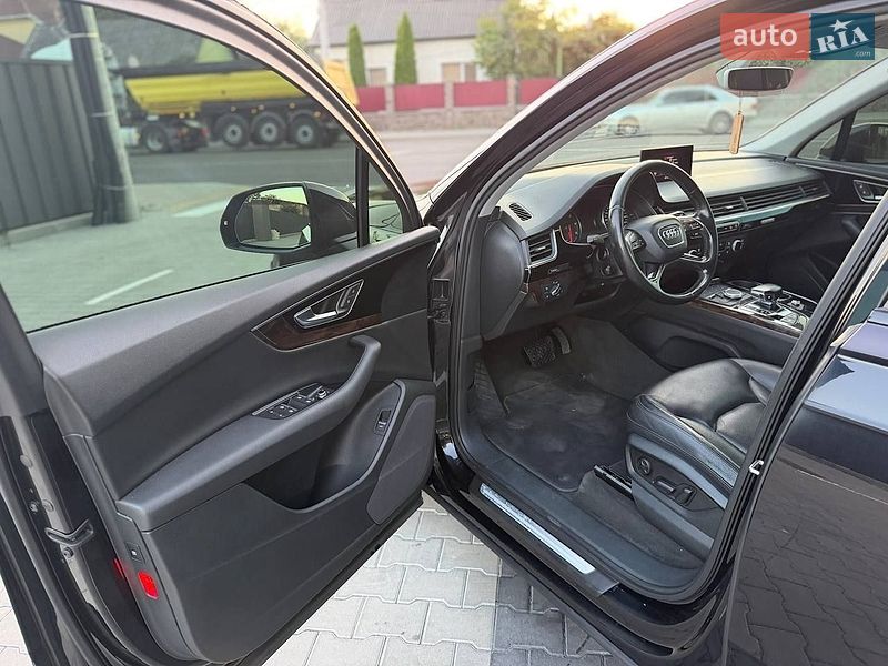 Позашляховик / Кросовер Audi Q7 2016 в Виноградові