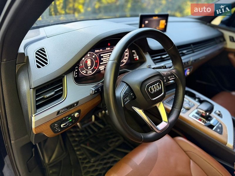 Внедорожник / Кроссовер Audi Q7 2016 в Шепетовке