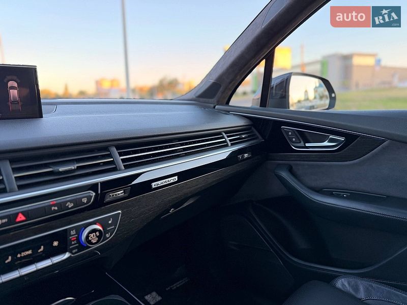 Внедорожник / Кроссовер Audi Q7 2016 в Кривом Роге