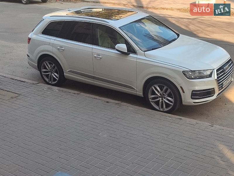 Позашляховик / Кросовер Audi Q7 2016 в Києві