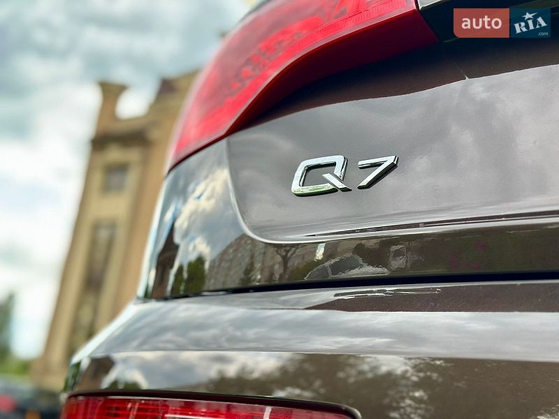 Позашляховик / Кросовер Audi Q7 2013 в Києві