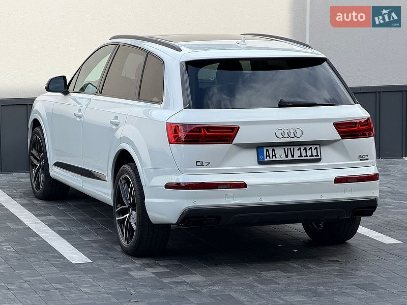 Позашляховик / Кросовер Audi Q7 2017 в Рівному