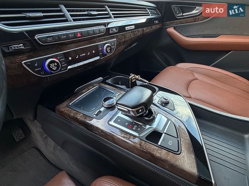 Позашляховик / Кросовер Audi Q7 2017 в Рівному