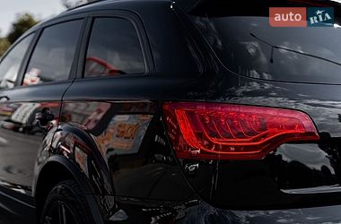 Позашляховик / Кросовер Audi Q7 2015 в Ужгороді