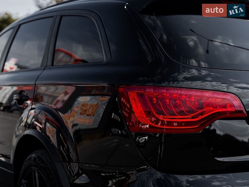Позашляховик / Кросовер Audi Q7 2015 в Ужгороді