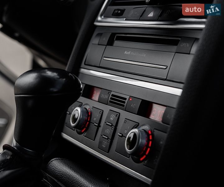 Позашляховик / Кросовер Audi Q7 2015 в Ужгороді
