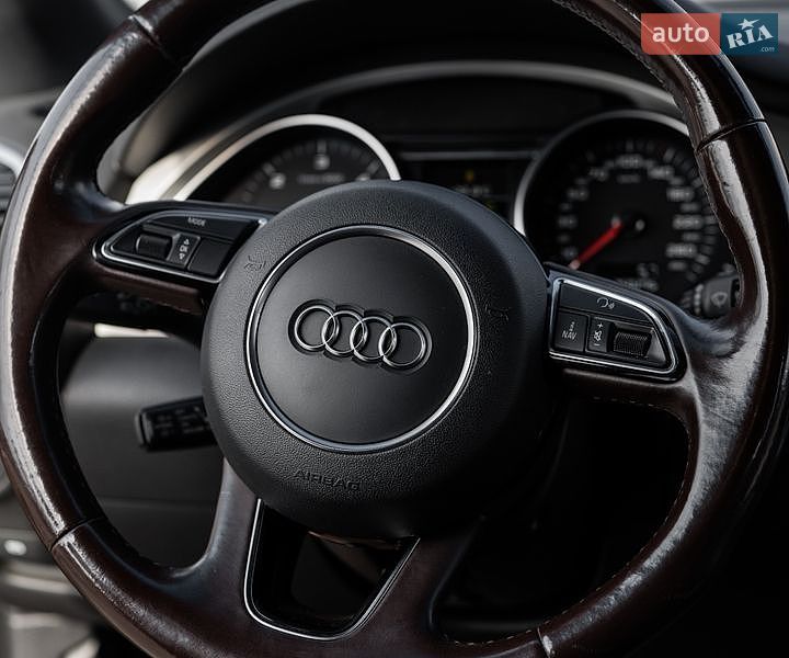 Позашляховик / Кросовер Audi Q7 2015 в Ужгороді