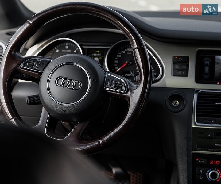 Позашляховик / Кросовер Audi Q7 2015 в Ужгороді