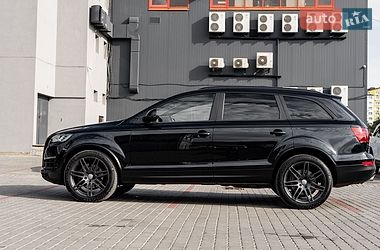 Позашляховик / Кросовер Audi Q7 2015 в Ужгороді