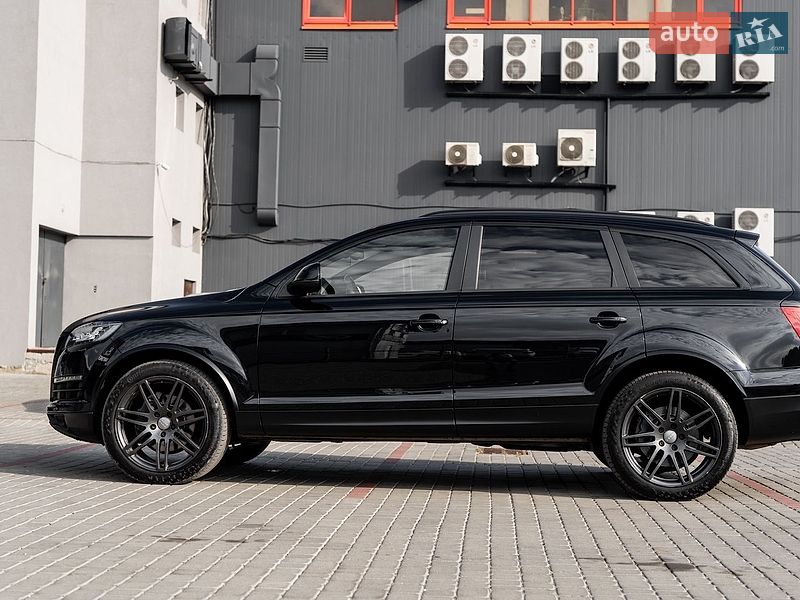 Позашляховик / Кросовер Audi Q7 2015 в Ужгороді