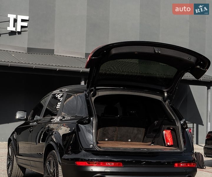 Позашляховик / Кросовер Audi Q7 2015 в Ужгороді