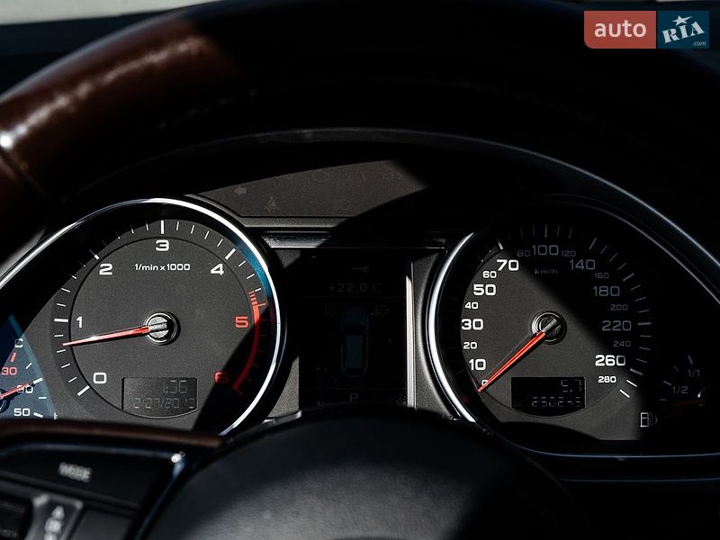 Позашляховик / Кросовер Audi Q7 2015 в Ужгороді