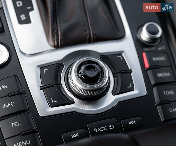 Позашляховик / Кросовер Audi Q7 2015 в Ужгороді