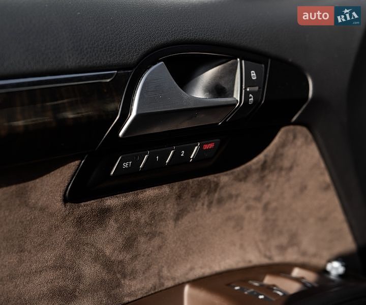 Позашляховик / Кросовер Audi Q7 2015 в Ужгороді