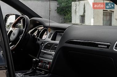 Позашляховик / Кросовер Audi Q7 2015 в Ужгороді