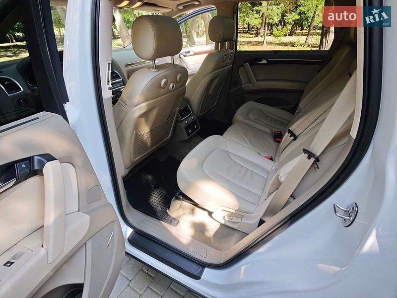 Внедорожник / Кроссовер Audi Q7 2013 в Одессе