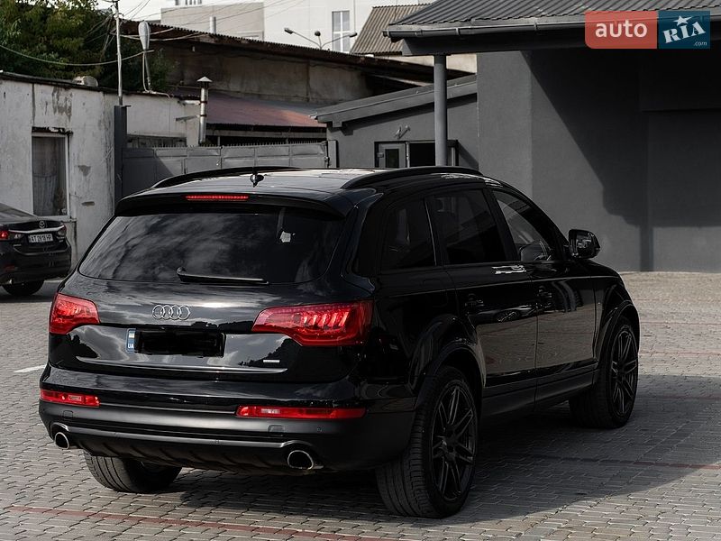 Позашляховик / Кросовер Audi Q7 2015 в Ужгороді