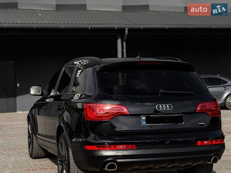 Позашляховик / Кросовер Audi Q7 2015 в Ужгороді
