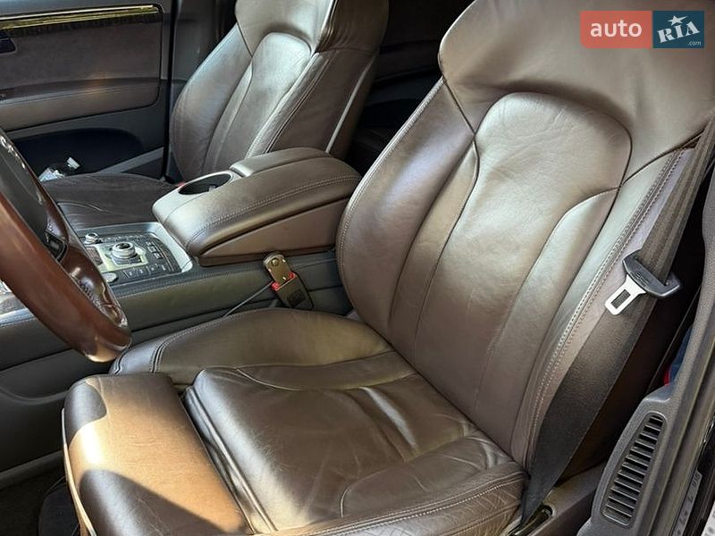 Позашляховик / Кросовер Audi Q7 2015 в Ужгороді