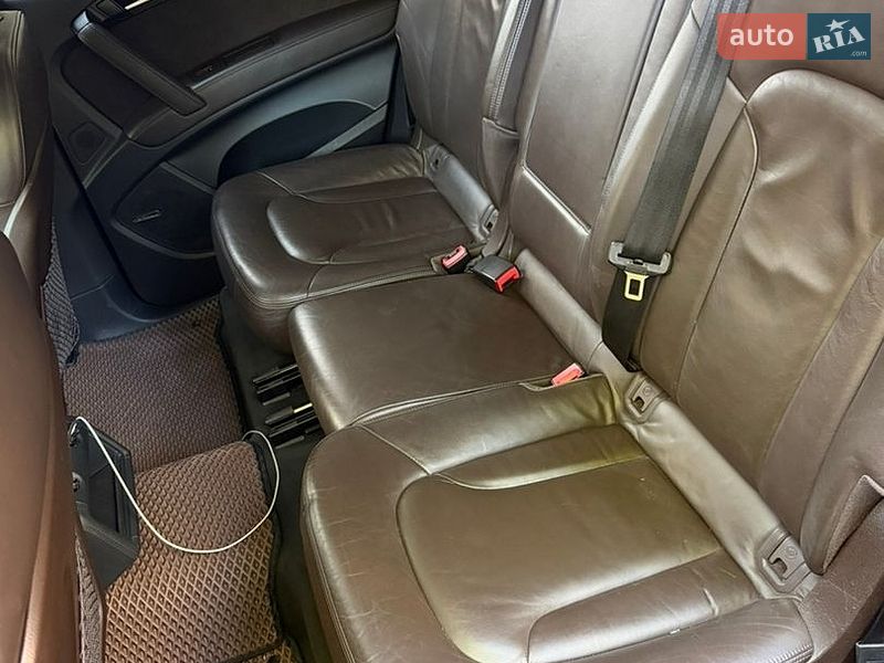 Позашляховик / Кросовер Audi Q7 2015 в Ужгороді