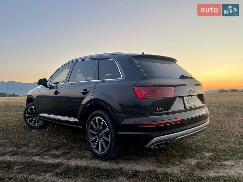 Позашляховик / Кросовер Audi Q7 2017 в Хусті